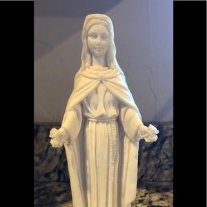 FARO MADONNA DELLE ROSE STATUE ITALY